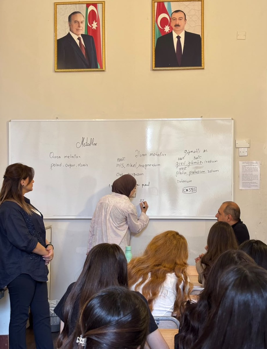 Kollecin zərgərlik emalatxanasında təlim keçirilib