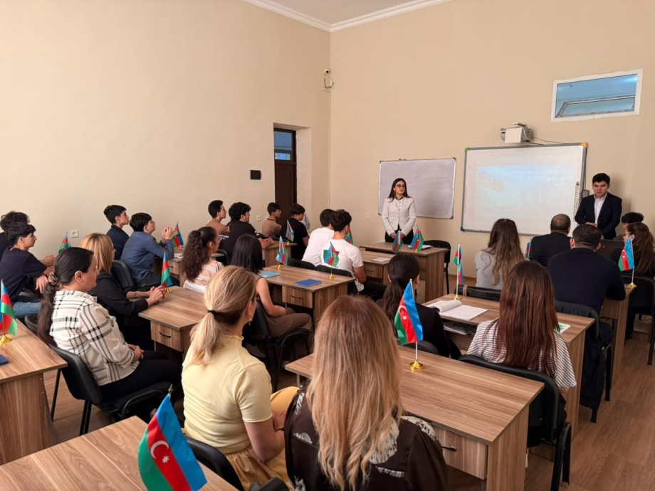 18 Oktyabr – Müstəqilliyin Bərpası Günü ilə bağlı kollecdə nümunəvi dərs keçirilib