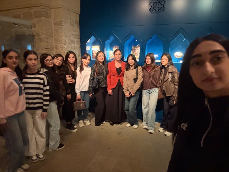 Tələbələr Bakının tarixi məkanlarına ekskursiya ediblər
